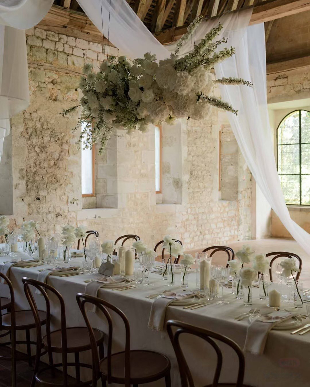 Private banquet stone room flowers