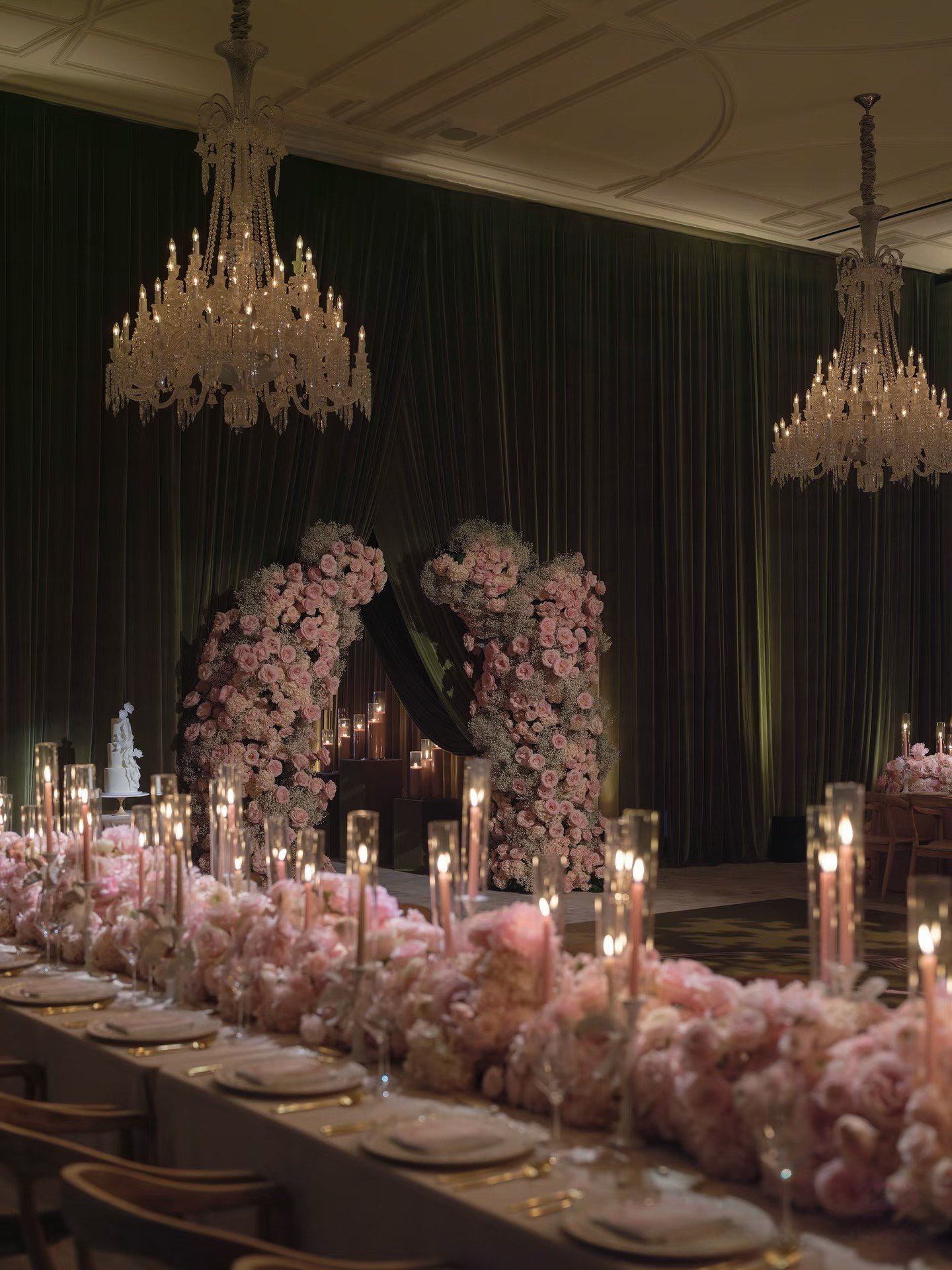 Wedding candle dinner floral setting