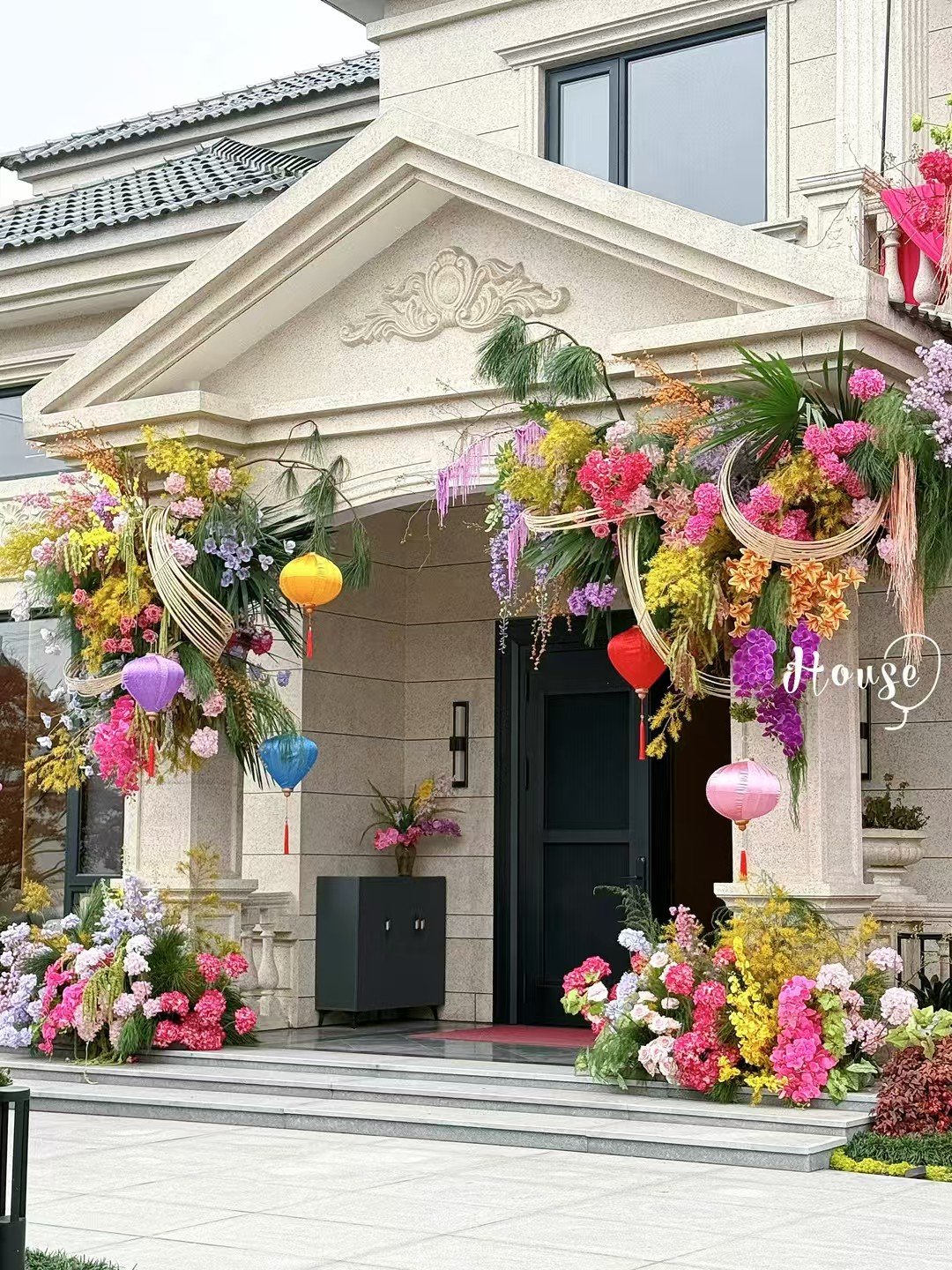 LuckyFloral floral decor case 1